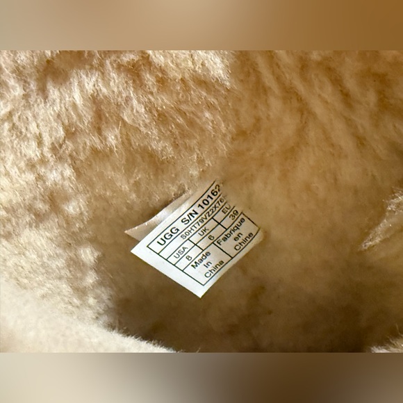 UGG Australia Bailey Bow Boots Worn TWICE Retail $210 - Picture 5 of 9